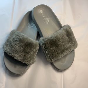 Sole Mates gray slide sandals